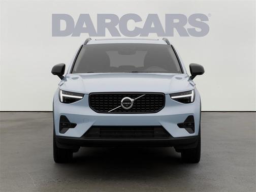 2026 Volvo XC40 Plus, B5 AWD Gas (mild hybrid), Dark