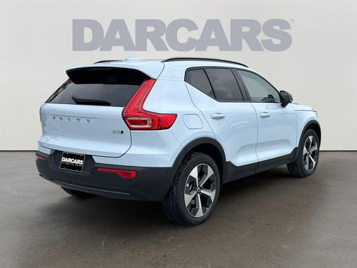 2026 Volvo XC40 Plus, B5 AWD Gas (mild hybrid), Dark