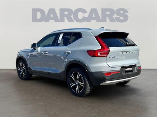 2025 Volvo XC40 B5 Core Bright Theme