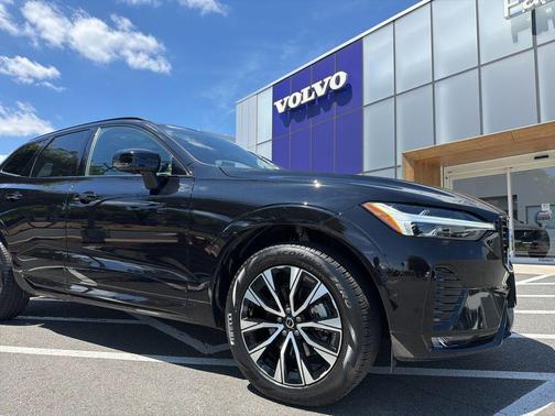 Onyx Black Metallic 2025 Volvo XC60 B5 Plus
