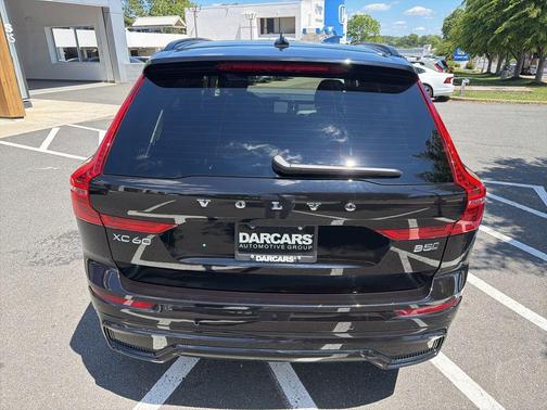 Onyx Black Metallic 2025 Volvo XC60 B5 Plus