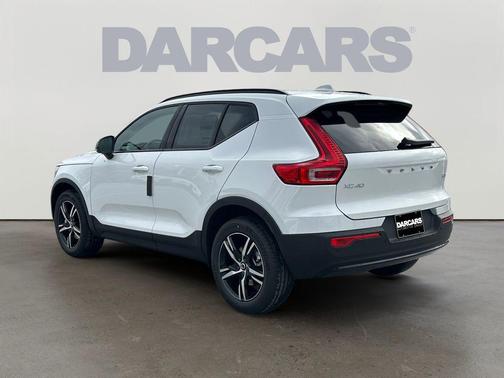 2026 Volvo XC40 Core, B5 AWD Gas (mild hybrid), Dark