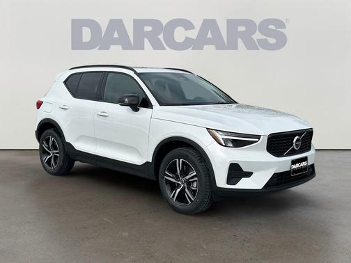 2026 Volvo XC40 Core, B5 AWD Gas (mild hybrid), Dark