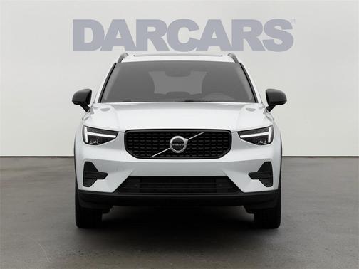 2026 Volvo XC40 Core, B5 AWD Gas (mild hybrid), Dark