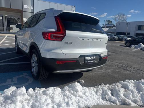 2021 Volvo XC40 T5 Momentum