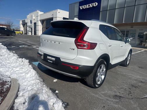 2021 Volvo XC40 T5 Momentum
