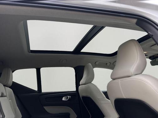 2021 Volvo XC40 T5 Momentum