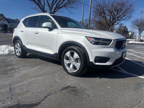 2021 Volvo XC40 T5 Momentum