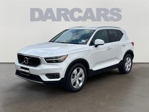 2021 Volvo XC40 T5 Momentum