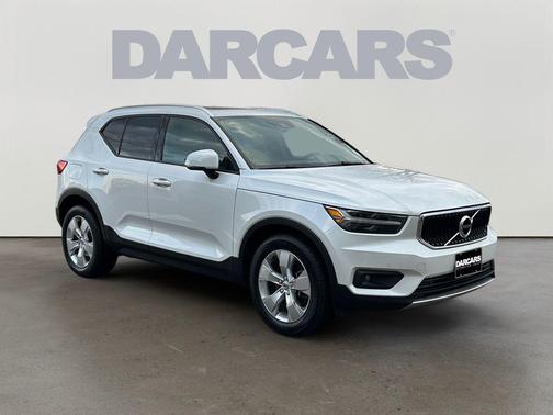 2021 Volvo XC40 T5 Momentum