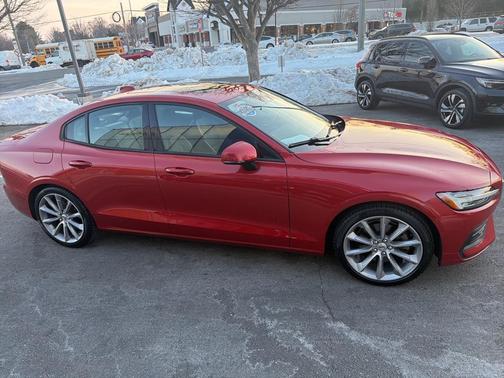 2020 Volvo S60 T5 Momentum