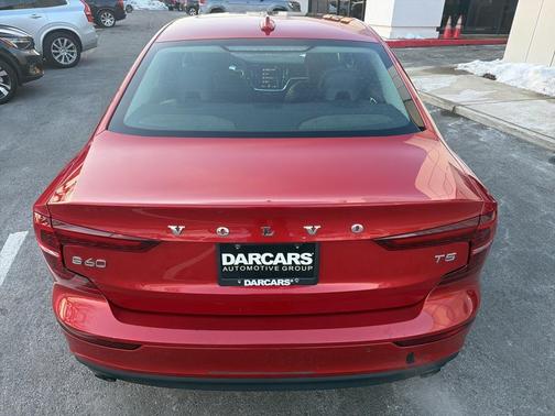 2020 Volvo S60 T5 Momentum