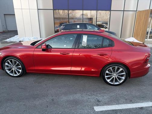 2020 Volvo S60 T5 Momentum