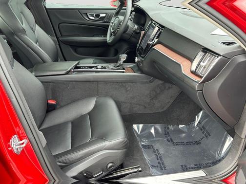 2020 Volvo S60 T5 Momentum