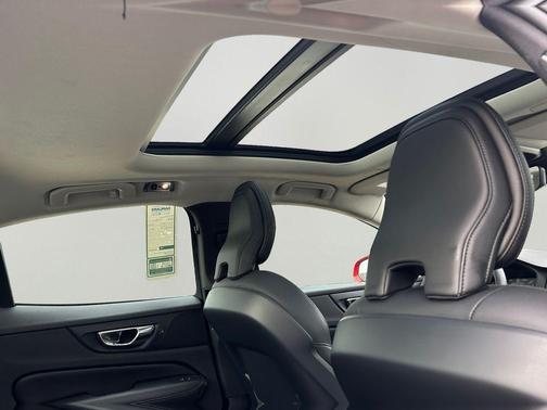 2020 Volvo S60 T5 Momentum