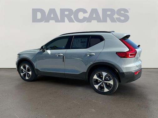 2026 Volvo XC40 Plus, B5 AWD Gas (mild hybrid), Dark