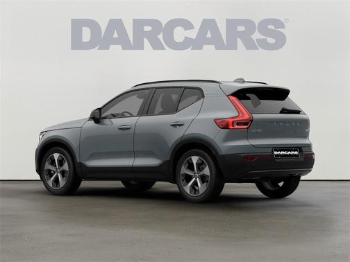 2026 Volvo XC40 Plus, B5 AWD Gas (mild hybrid), Dark