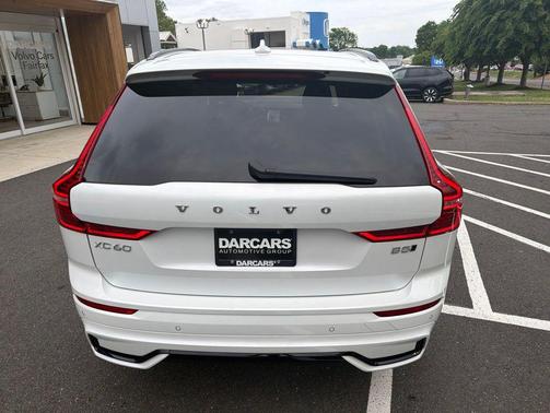 Crystal White Metallic 2025 Volvo XC60 B5 Plus