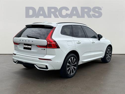 Crystal White Metallic 2025 Volvo XC60 B5 Plus