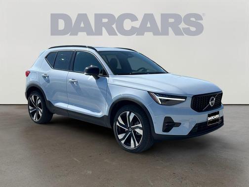 2026 Volvo XC40 Ultra, B5 AWD Gas (mild hybrid), Dark