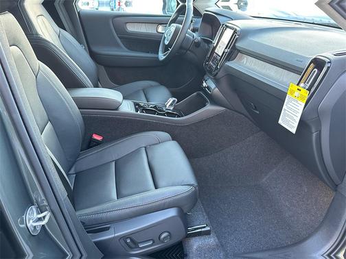 2026 Volvo XC40 B5 Ultra