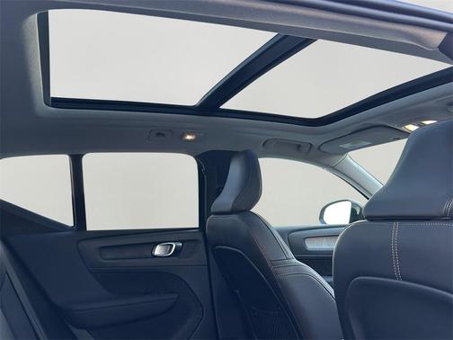 2026 Volvo XC40 B5 Ultra