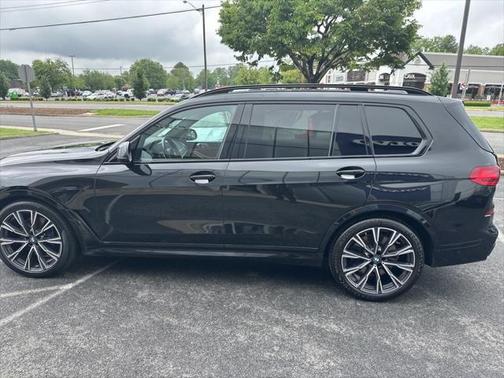 2022 BMW X7 M50i