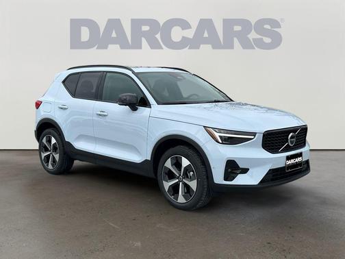 2026 Volvo XC40 Plus, B5 AWD Gas (mild hybrid), Dark
