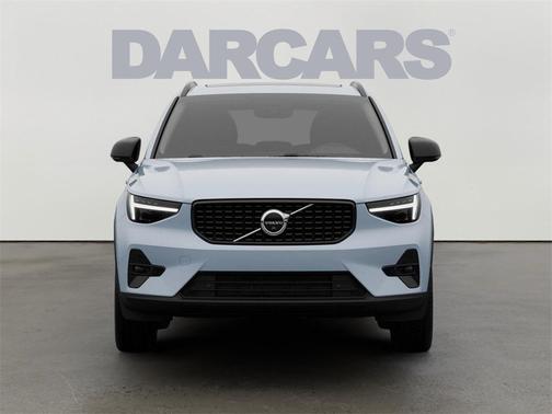 2026 Volvo XC40 Plus, B5 AWD Gas (mild hybrid), Dark