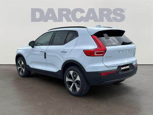 2026 Volvo XC40 Plus, B5 AWD Gas (mild hybrid), Dark