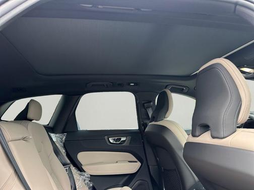 Crystal White Metallic 2026 Volvo XC60 B5 Plus