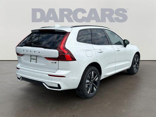 Crystal White Metallic 2026 Volvo XC60 B5 Plus