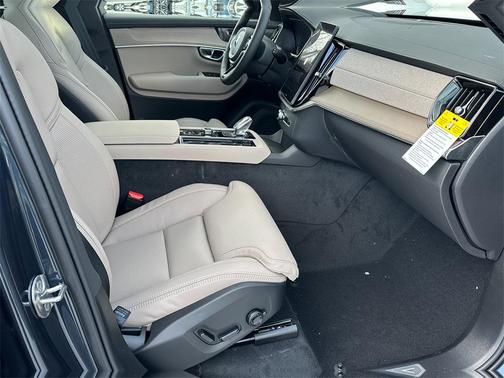 2026 Volvo XC90 B6 Ultra Dark Theme 7-Seater