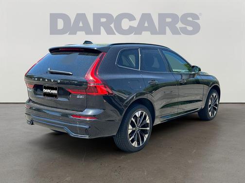 Onyx Black Metallic 2026 Volvo XC60 B5 Plus