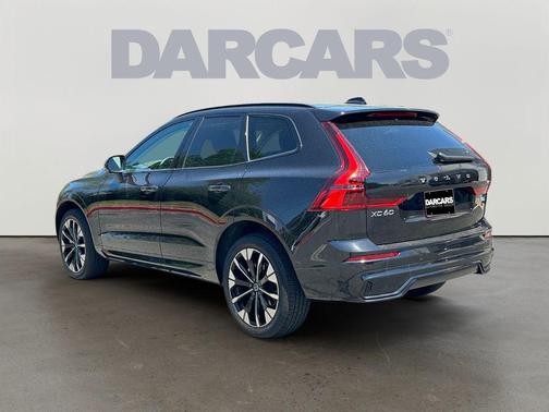 Onyx Black Metallic 2026 Volvo XC60 B5 Plus