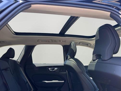 Onyx Black Metallic 2026 Volvo XC60 B5 Plus