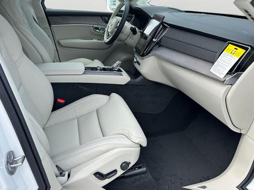 Crystal White Pearl 2026 Volvo XC90 Ultra, B6 AWD Gas (mild hybrid), Gasoline, Bright, 7 Seats