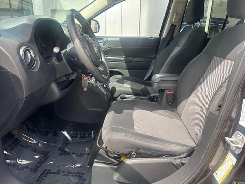 Granite Crystal Metallic Clearcoat 2014 Jeep Compass Sport