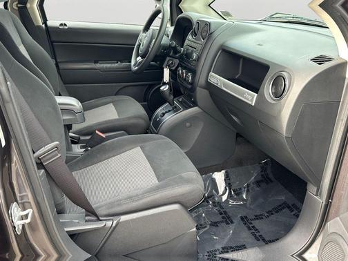 Granite Crystal Metallic Clearcoat 2014 Jeep Compass Sport