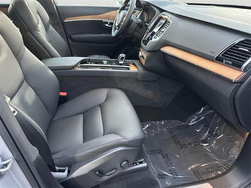 2025 Volvo XC90 B6 Plus 7-Seater