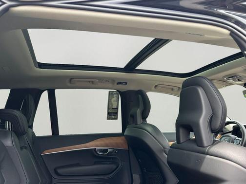 Savile Grey Metallic 2021 Volvo XC90 T6 Momentum
