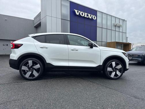 Crystal White Metallic 2023 Volvo C40 Recharge Pure Electric Twin Ultimate