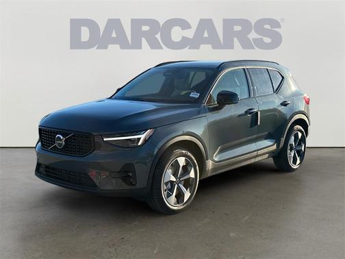 2026 Volvo XC40 Plus, B5 AWD Gas (mild hybrid), Dark