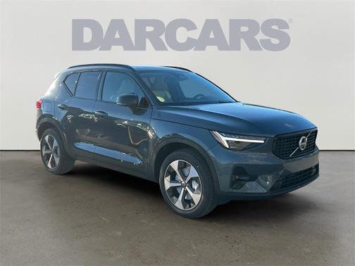 2026 Volvo XC40 Plus, B5 AWD Gas (mild hybrid), Dark