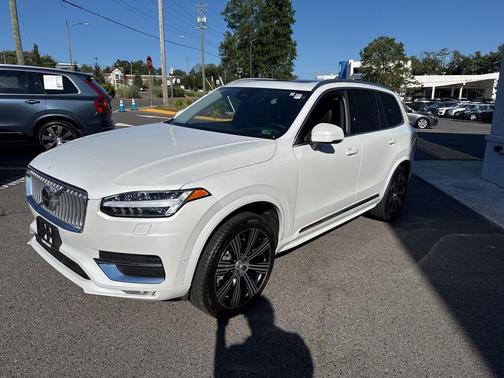 2024 Volvo XC90 B6 Ultimate Bright Theme 6-Seater
