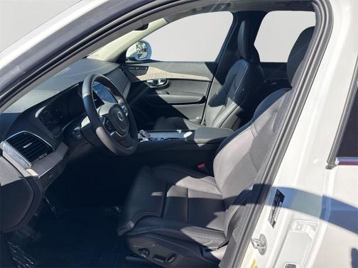 2024 Volvo XC90 B6 Ultimate Bright Theme 6-Seater