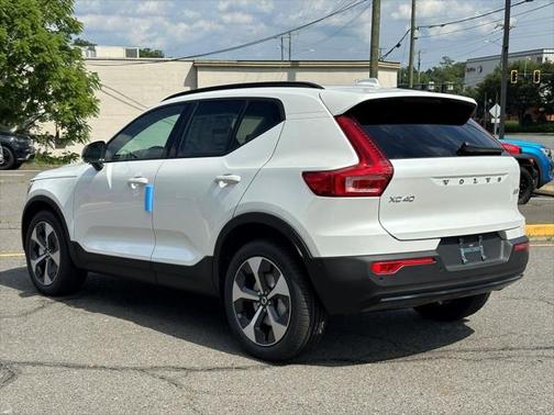2026 Volvo XC40 B5 Plus