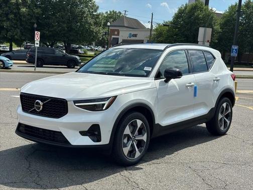 2026 Volvo XC40 B5 Plus