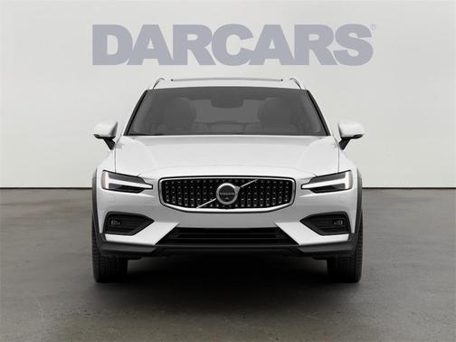 2026 Volvo V60 Cross Country Plus, B5 AWD Gas (mild hybrid)