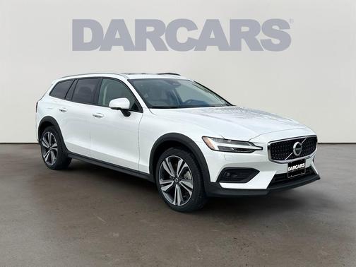 2026 Volvo V60 Cross Country Plus, B5 AWD Gas (mild hybrid)